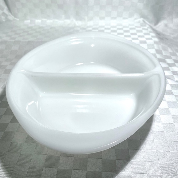 Vintage US Glass bake divided oval serving dish. - Picture 4 of 6